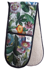 Load image into Gallery viewer, Oven Gloves Passionflower Antique Botanical Print Design